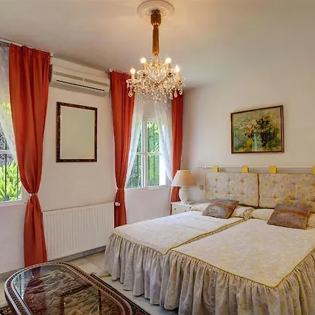 Вилла Beautiful La Caracola Марбелья