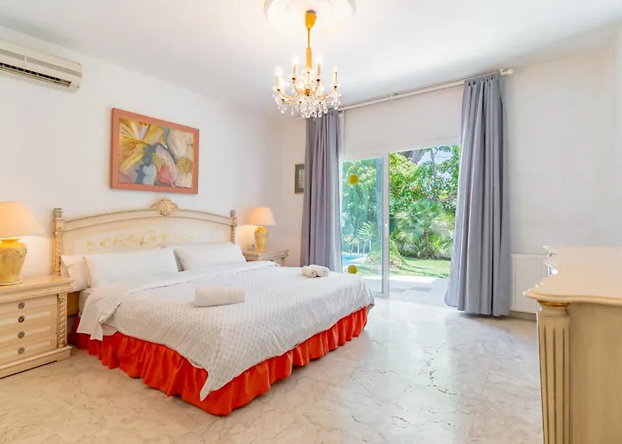 Beautiful La Caracola Willa